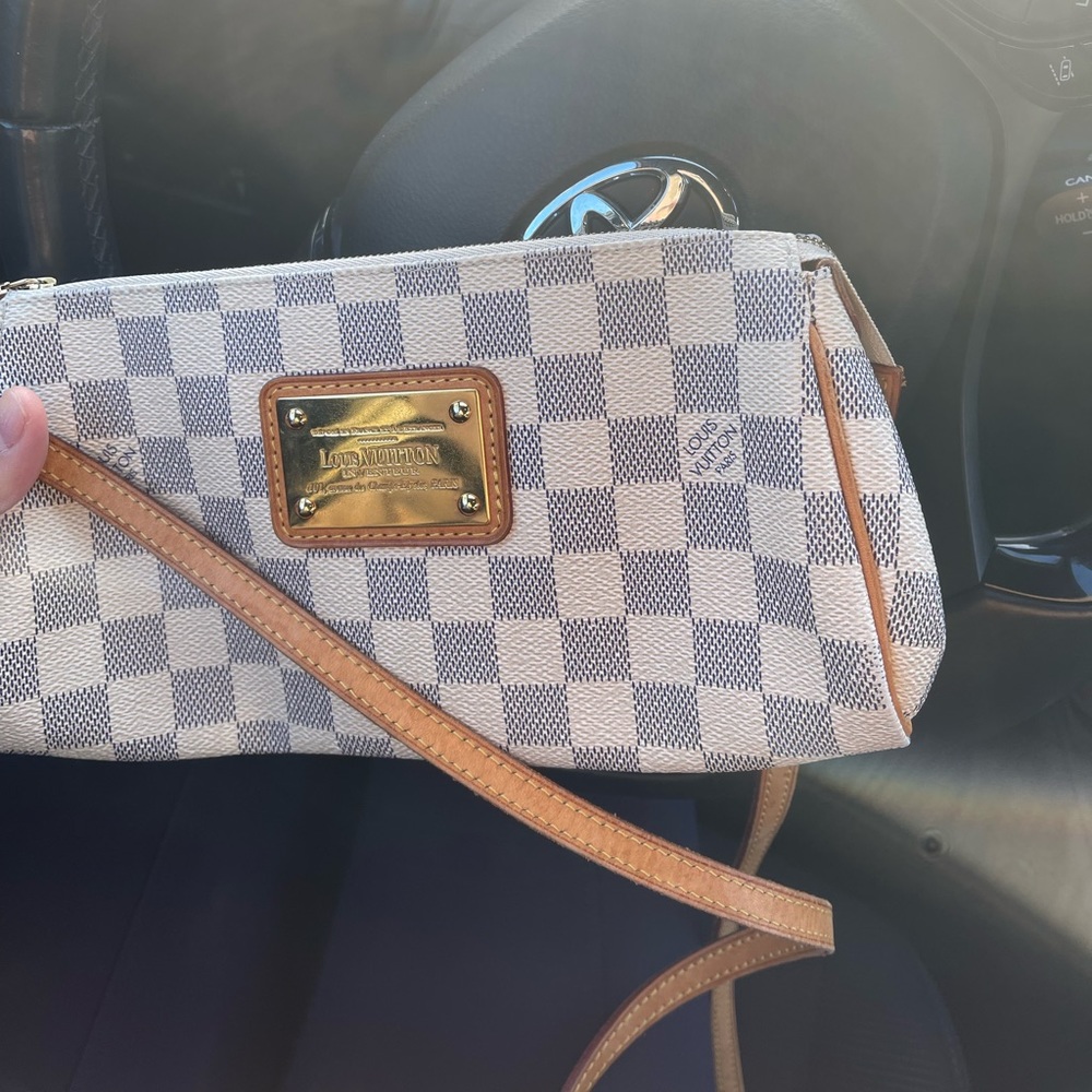 [$1400cad]💥AUTHENTIC Louis Vuitton Damier Azur Eva Clutch💥 - Picture 3 of 17